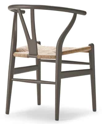 Ã‰dition spÃ©ciale anniversaire â€“ chaise Wishbone CH24 Ilse Crawford Hans Wegner, 1950 Carl Hansen & SÃ¸n