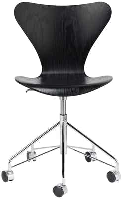 Series 7 Chair (3117 / 3217) Arne Jacobsen, 1955 â€“ Fritz Hansen
