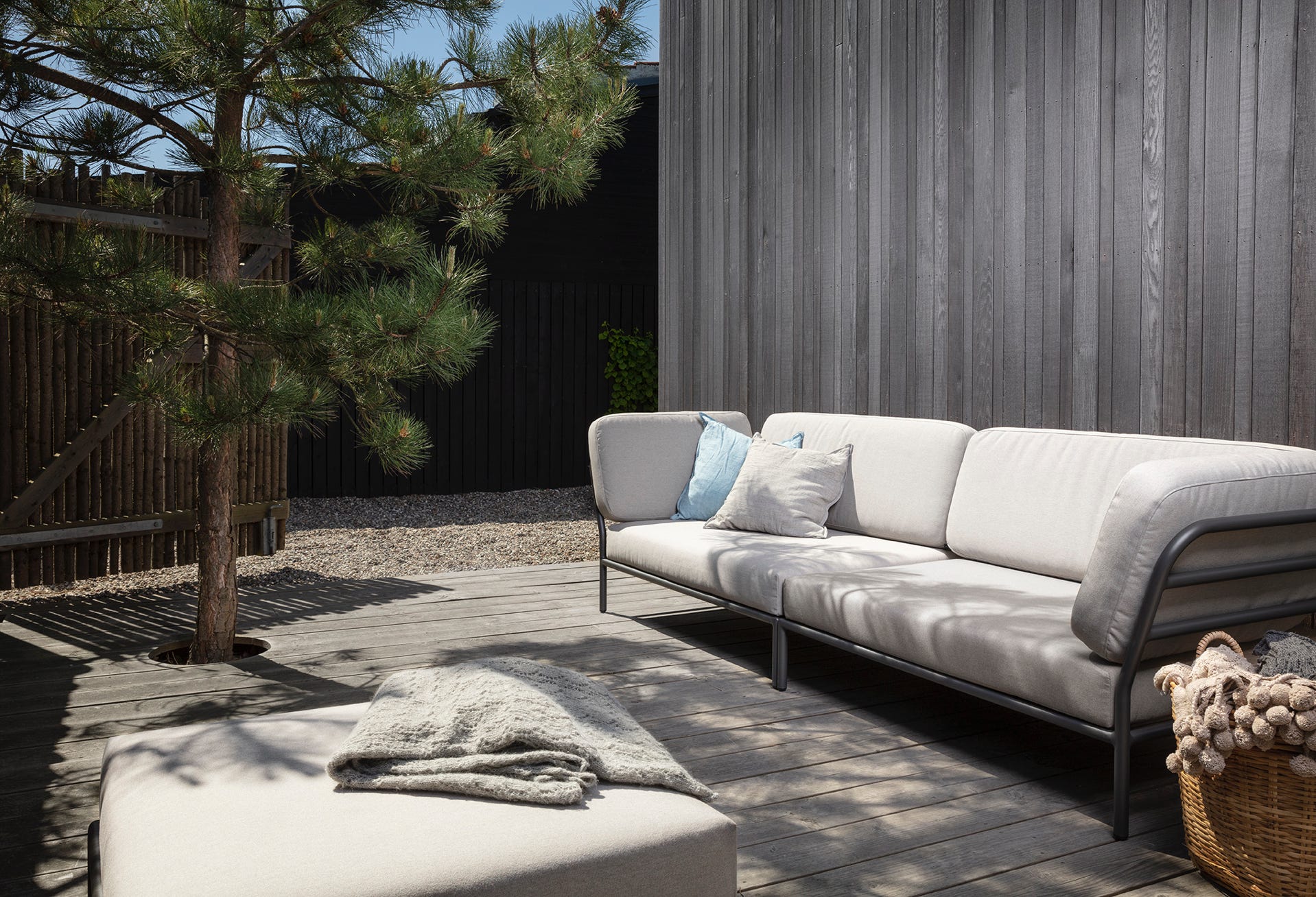 Level outdoor modula sofa  design Henrik Pedersen