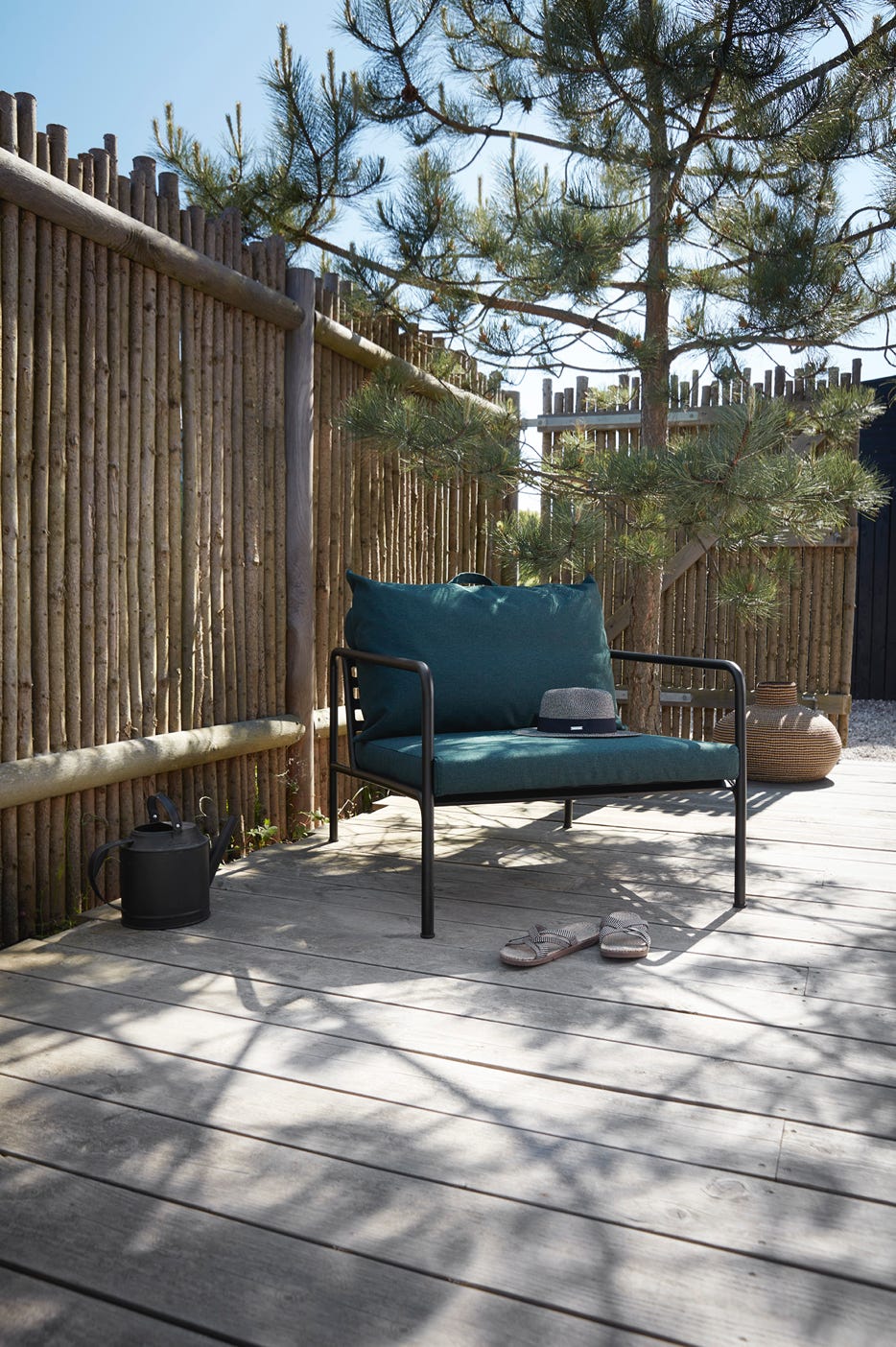 Avon outdoor garden furniture Henrik Pedersen