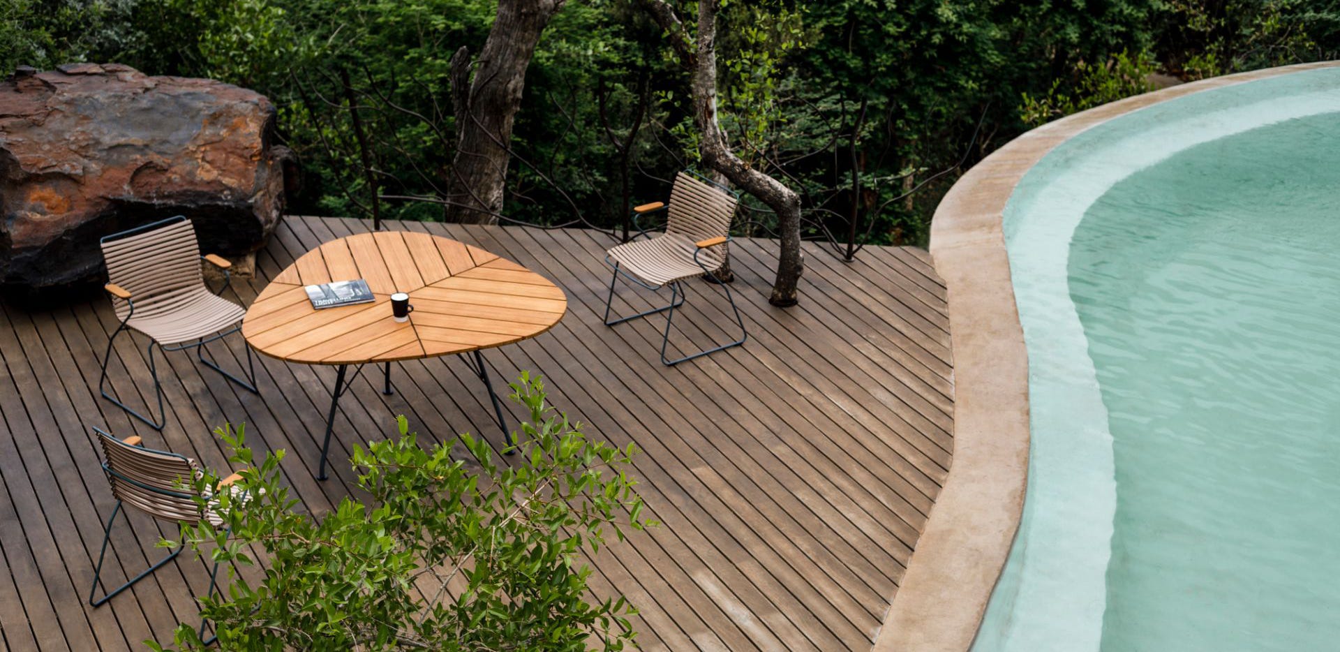 LEAF table outdoor furniture  design Henrik Pedersen