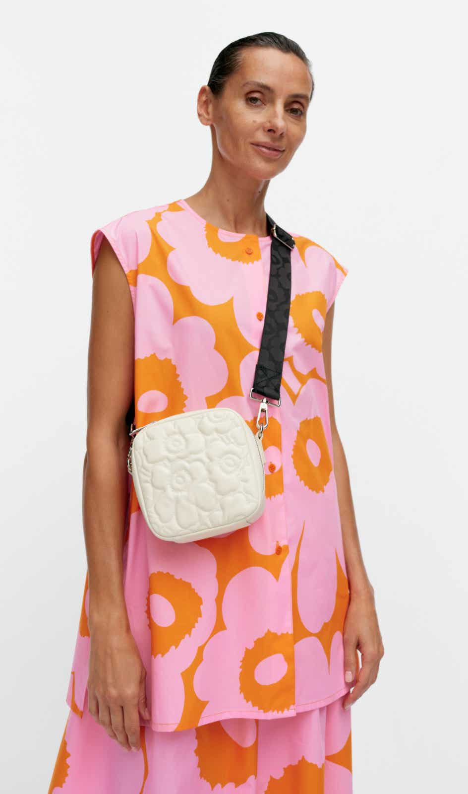 Baby Gratha Unikko shoulder bag – 15 x 15 x 6,5 cm – padded leather with topstitched Unikko pattern